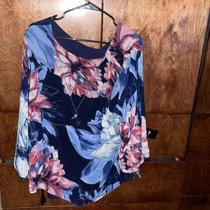 Nice dressy casual shirt for women, brand new with tags.size xxl.